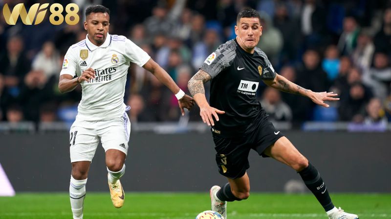 Lịch sử đối đầu giữa hai đội