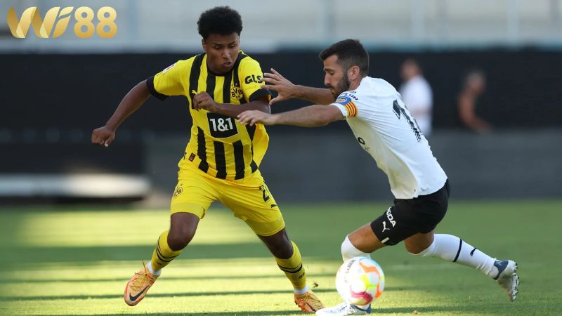 Lịch sử đối đầu giữa hai đội